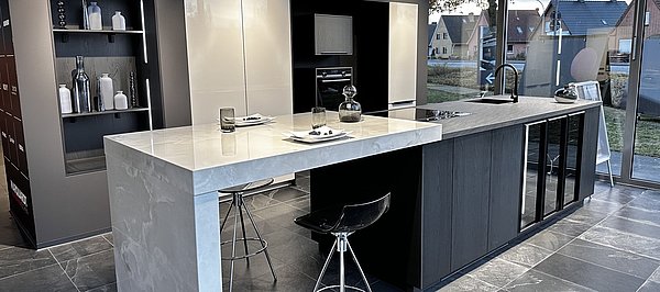 Elegante Beispielküche.